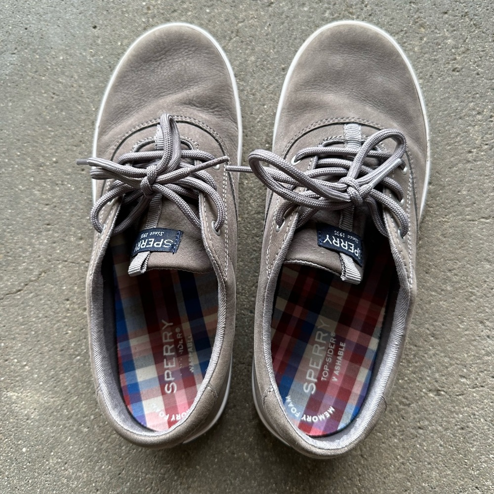 Boys Size 5 Sperry Shoes